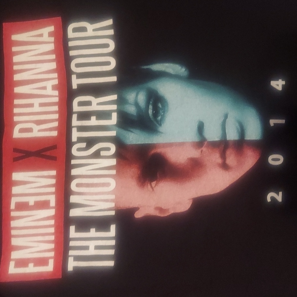 - 2000s rap tee grail. Eminem x Rhianna monsters tour dbl sided graphic.